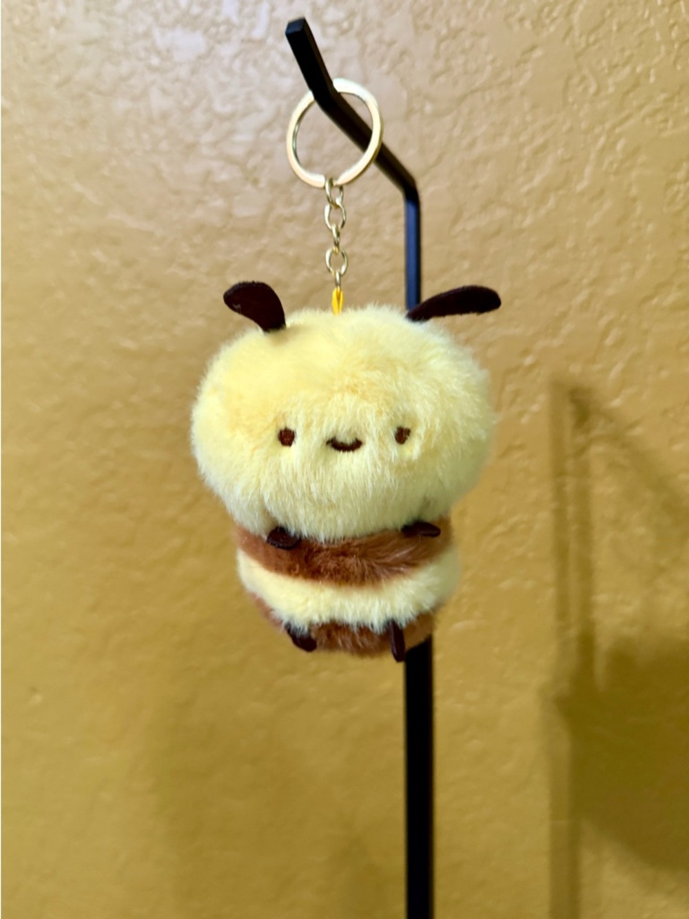 Fuzzy Bumblebee Bag Charm / Keychain - New! - Picture 3 of 7